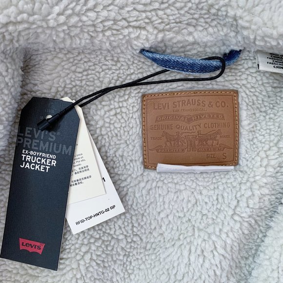 NWT LEVIS Ex-Boyfriend Sherpa Trucker Jacket - Picture 5 of 5